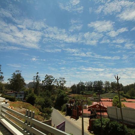 Pine Hill Suites Ooty Esterno foto