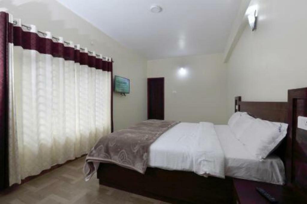 Pine Hill Suites Ooty Esterno foto