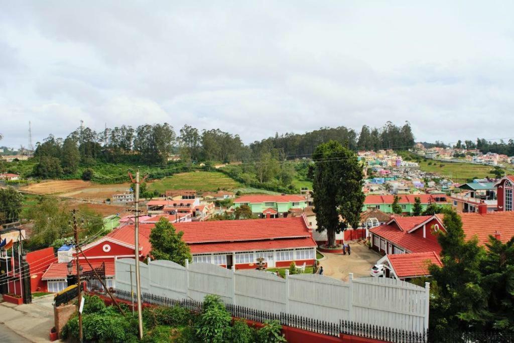Pine Hill Suites Ooty Esterno foto